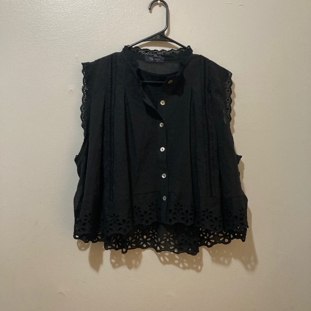 “KLD” Black Sleeveless‎ Lace Blouse